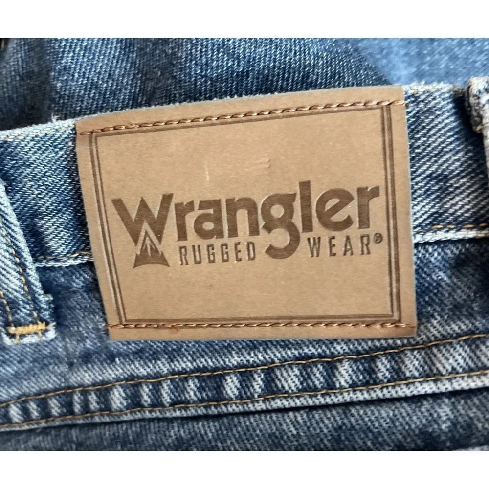 Wrangler Denim Jeans Men's 42x32 Blue Light Wash Regular Fit Straight Leg